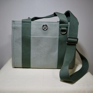 Lululemon Green and White Tote Bag 4.5L